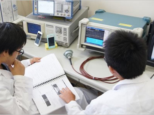 リアルタイムスペアナを用いた周波数利用観測